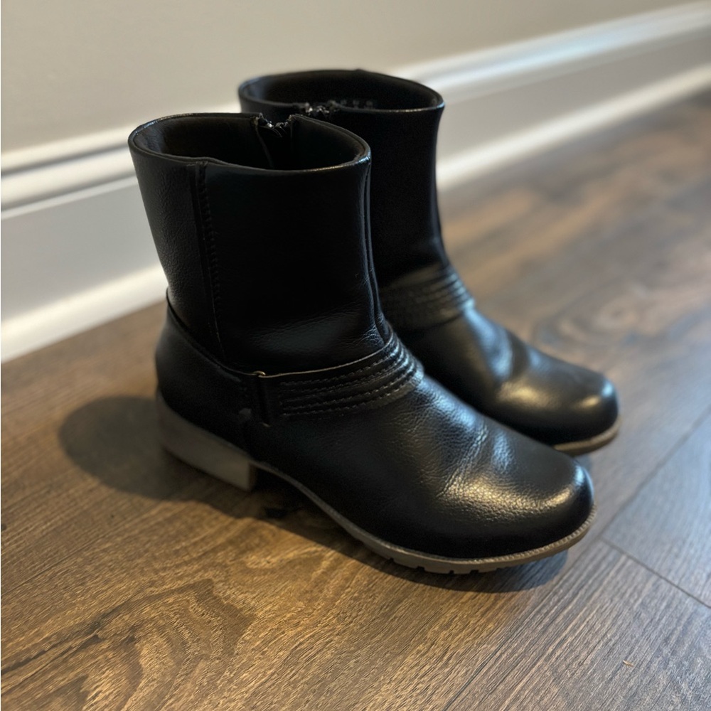 EUC - Clarks Boots 8WIDE!